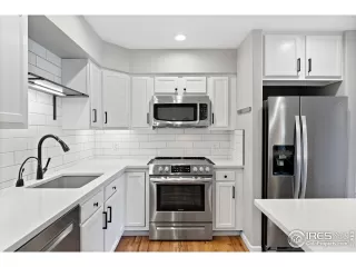 Photo #6: 1033164 Listing