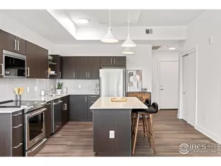 Photo #2: 1033238 Listing