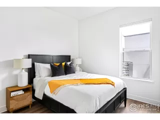 Photo #3: 1033238 Listing