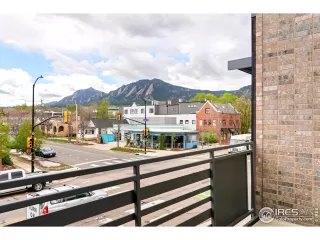 Photo #5: 1033238 Listing