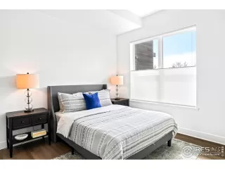 Photo #5: 1033245 Listing