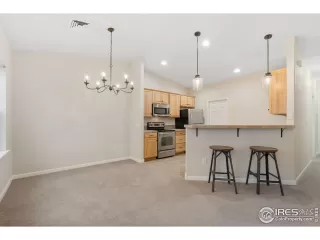 Photo #5: 1033267 Listing