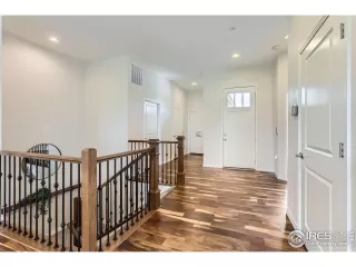 Photo #2: 1033278 Listing