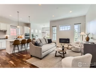 Photo #3: 1033278 Listing