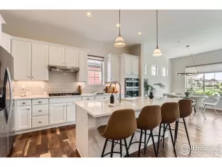 Photo #5: 1033278 Listing