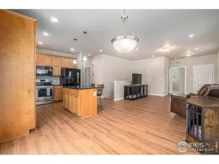 Photo #3: 1033325 Listing