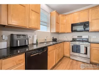 Photo #6: 1033325 Listing