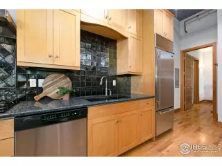 Photo #4: 1033331 Listing