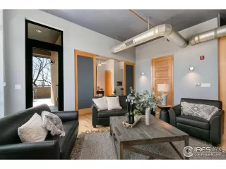 Photo #6: 1033331 Listing