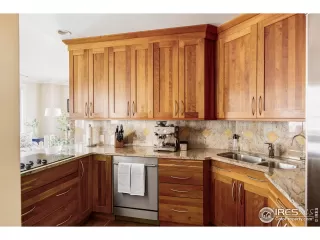 Photo #3: 1033360 Listing