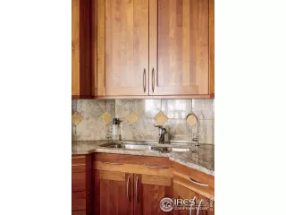 Photo #6: 1033360 Listing