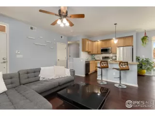 Photo #4: 1033365 Listing