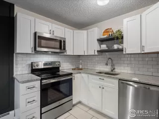 Photo #5: 1033378 Listing