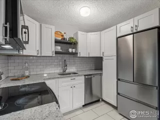 Photo #6: 1033378 Listing