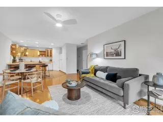 Photo #3: 1033398 Listing