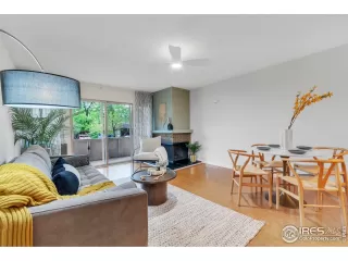 Photo #4: 1033398 Listing