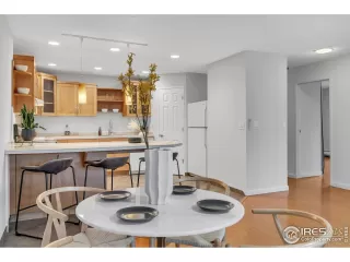 Photo #6: 1033398 Listing