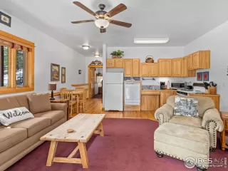 Photo #6: 1033411 Listing