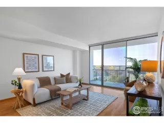 Photo #4: 1033598 Listing