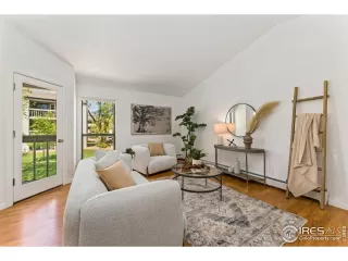 Photo #2: 1033606 Listing