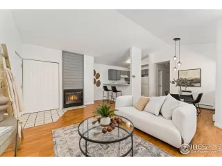 Photo #3: 1033606 Listing