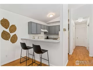 Photo #4: 1033606 Listing