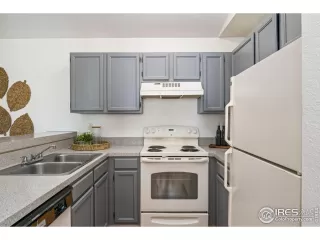 Photo #5: 1033606 Listing