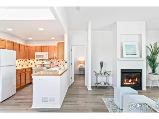 Photo #4: 1033619 Listing