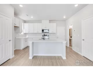 Photo #1: 1033651 Listing