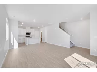 Photo #2: 1033651 Listing