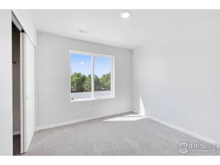 Photo #6: 1033651 Listing