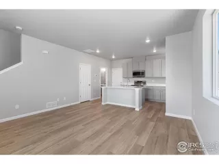 Photo #2: 1033652 Listing