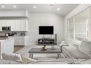 Photo #4: 1033809 Listing