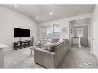 Photo #5: 1033809 Listing