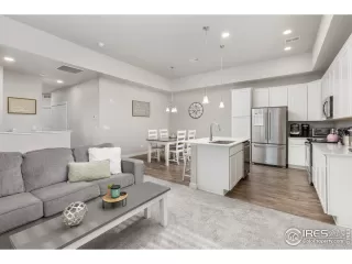 Photo #6: 1033809 Listing