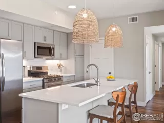 Photo #4: 1033840 Listing