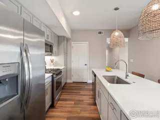 Photo #6: 1033840 Listing