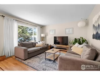 Photo #3: 1033847 Listing