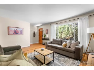 Photo #4: 1033847 Listing