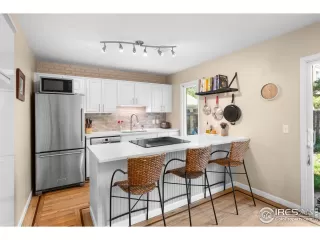 Photo #5: 1033847 Listing