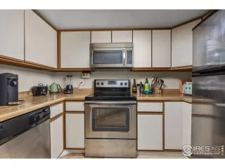 Photo #3: 1033947 Listing