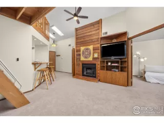 Photo #5: 1033947 Listing