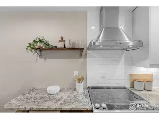 Photo #3: 1033989 Listing