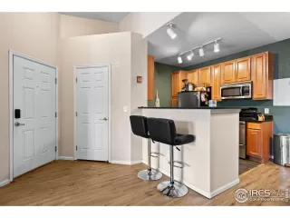 Photo #6: 1033998 Listing