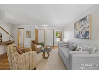 Photo #6: 1034188 Listing