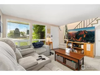 Photo #4: 1034233 Listing