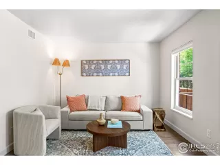 Photo #3: 1034252 Listing