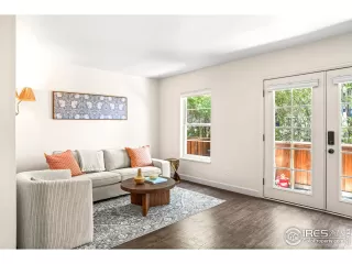 Photo #4: 1034252 Listing