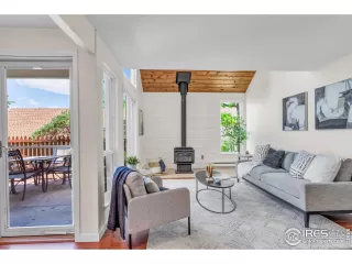 Photo #4: 1034301 Listing