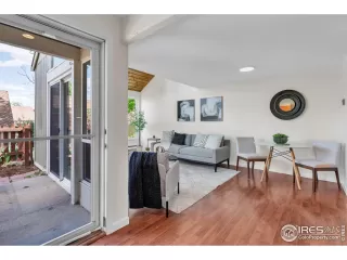 Photo #5: 1034301 Listing